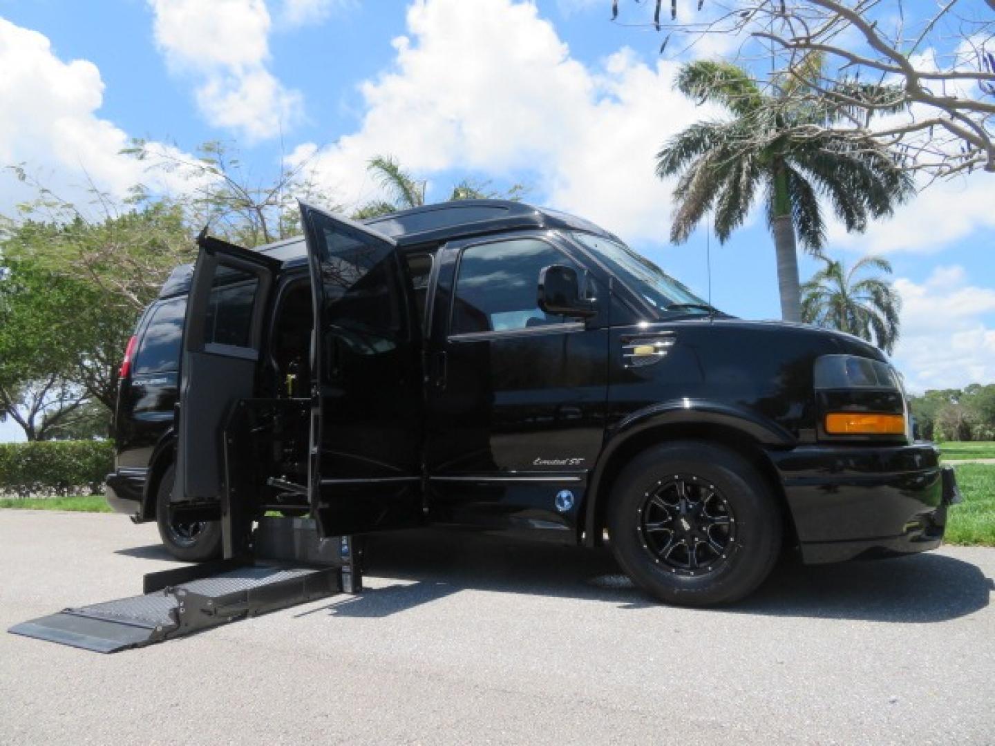 2018 Black /Red GMC Savana G2500 Cargo (1GTW7AFG9J1) with an 6.0L V8 OHV 16V FFV engine, 6A transmission, located at 4301 Oak Circle #19, Boca Raton, FL, 33431, (954) 561-2499, 26.388861, -80.084038 - Photo#26